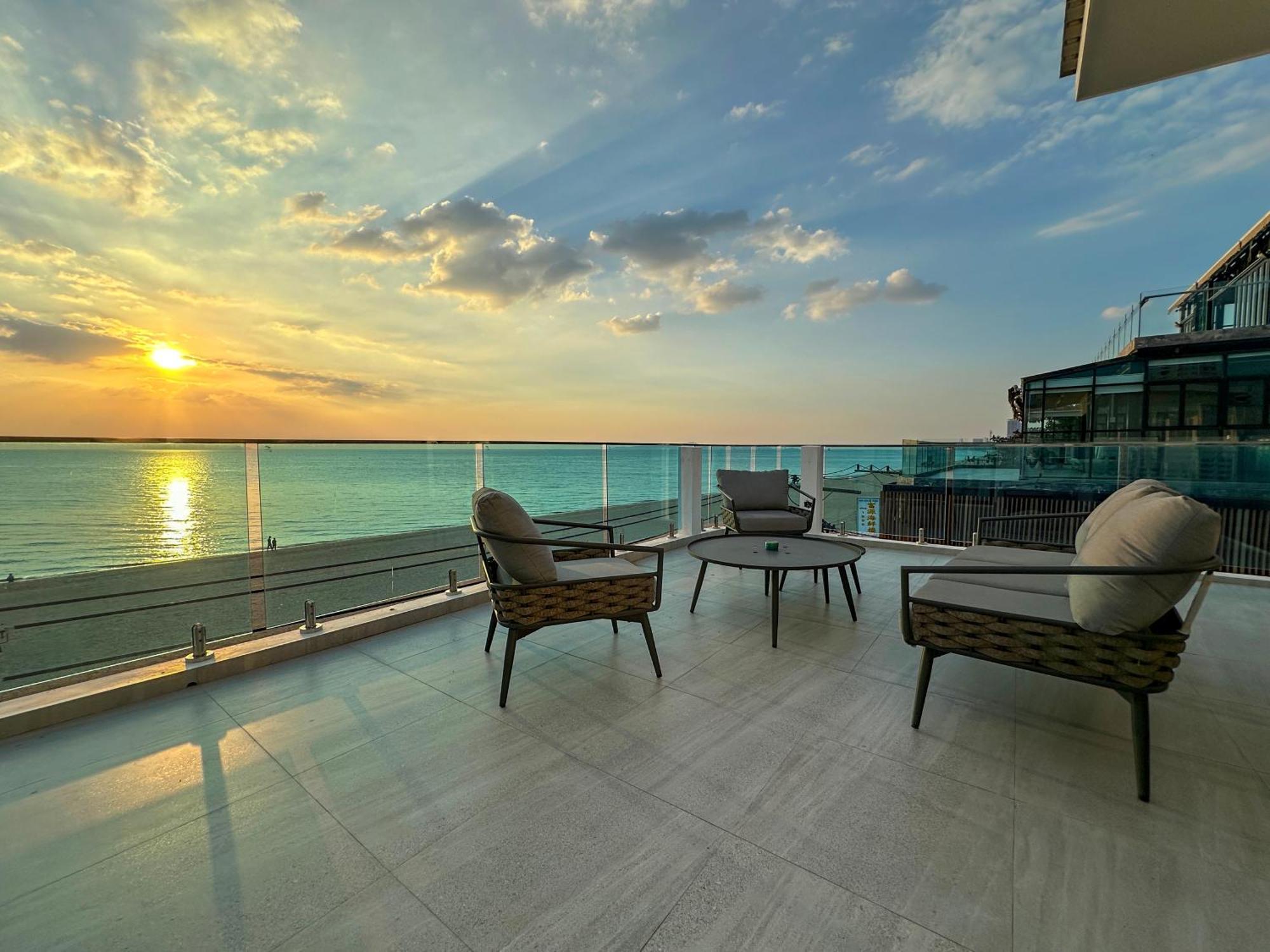 Stunning Beachfront View Luxurious Apartment 40 Jomtien Beach Eksteriør billede